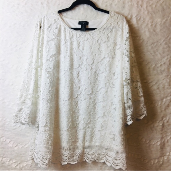 Investments Tops - Investments lace overlay top. SIZE 2 XXL B22